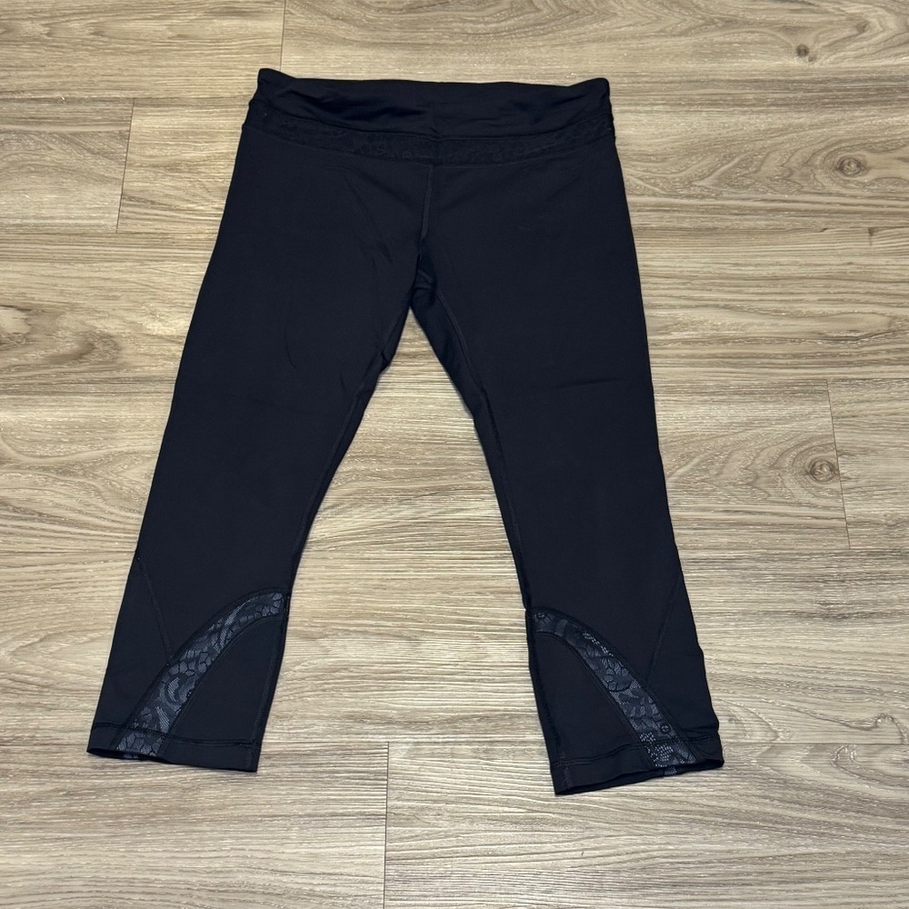 Lululemon Size 8 Black Inspire Crop Leggings with Lace